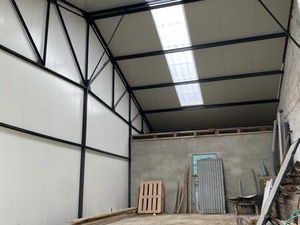 Sud est Toulouse  Local de 110m2 sécurisé