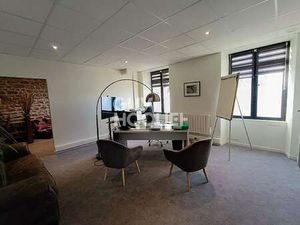 Location Bureaux et commerces à Dinan (22100) : à louer / 58m² Dinan