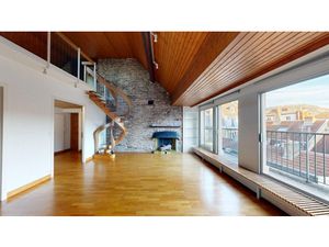 Appartement duplex de 175 m2 avec 5 chambres  balcon et stationnement.