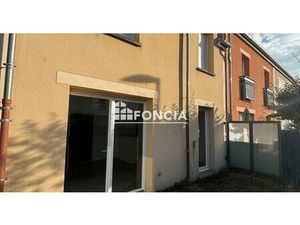 MAISON DE VILLE AVEC JARDINET