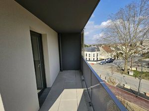 T4 EN ETAGE SUD OUEST BALCON CAVE PARKING