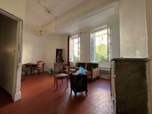 T2 A RENOVER - PROCHE DES HALLES