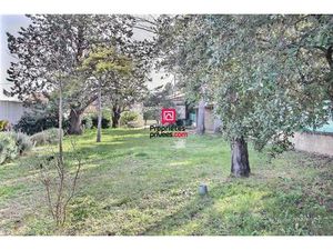 Terrain Constructible Tavel 470 m² - 95 000 Euros -