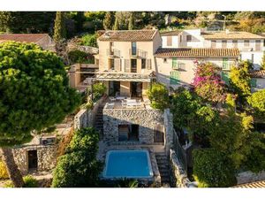 Vente Maison de luxe Hyères 7 Pièces 128 m² <meta name="description" content="À Hyères  au