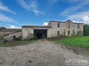 A Vendre Bâtisse en pierre à rénover entièrement d'une surface totale de 352 m² au sol dan