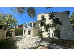 Villa composée de 2 appartements - 264m2 - Draguignan