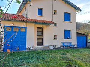 A VENDRE MAISON AU CALME / 2 JARDINS / 2 GARAGES