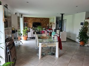 maison de plain pied sur 3000m2 de terrain  4 chambres  belle prestation