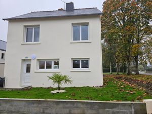 maison de ville  rénovée en totalité  proche commerces à pied