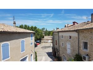 Réf 46 : Au coeur du village à deux pas de l'école - Jolie M