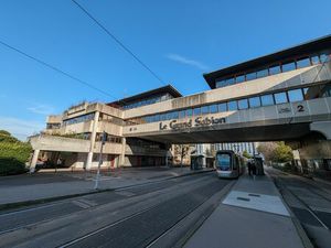 Location Local Professionnel 456m² LA TRONCHE 38700