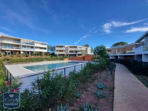 Appartement à louer 2 pièces 42.16 m² - Roquebrune-sur-Argens (83) - 756€