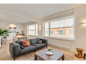 Ruim gerenoveerd appartement met 10 m gevelbreedte.