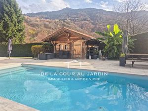 VILLA D'EXCEPTION AVEC PISCINE ET CHALET