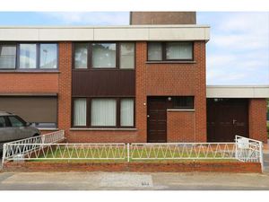 Halfopen gezinswoning met potentieel te Bosblook Genk