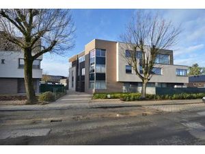 Lichtrijk en rustig appartement te koop met carport