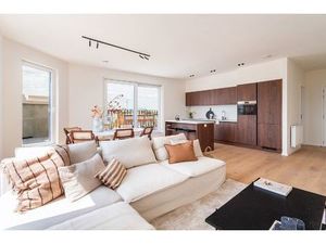 Luxueus gerenoveerde penthouse met riant zonneterras