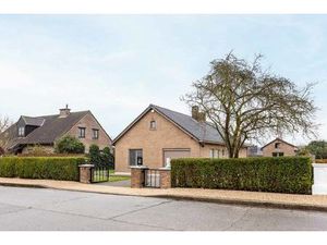 Alleenstaande villa met garage residentiële wijk te Ronse
