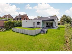 Stijlvol gerenoveerde villa met ruime tuin