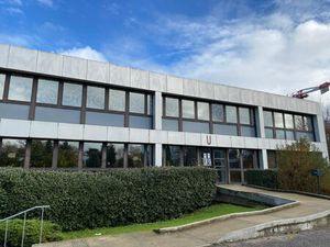 Location Local Professionnel 641m²
