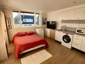 Studio meublé lumineux - vue sur la cathédrale