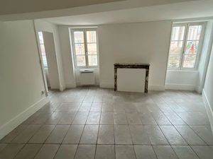 Appartement 60 m² rénové – 1er étage – Centre historique de Tournus – 570 CC