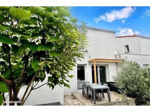 À louer maison avec 3 ch meublé avec garage   location à l année