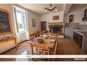 Grande maison en pierrre avec piscine