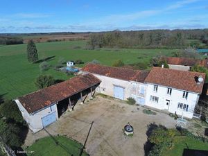 Vente maison 5 pièces 132 m² Chenon (16460)