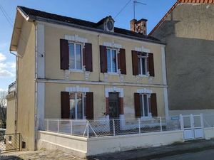 Vente maison 9 pièces 185 m² Saint-Sulpice-de-Ruffec (16460)