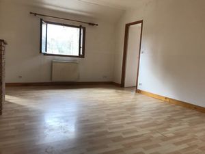 ACQUIGNY  apt T3 au 1er étage de l'immeuble