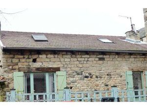 Jolie maison en pierre de 159 m² à Saint-Julien Chapteuil