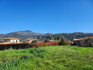 CARROS LES PLANS : OPPORTUNITE BAISSE DE PRIX  TERRAIN PLAT DE 545 M2  VIABILISE  VUE DEGA