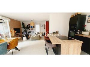 A vendre village Nord proche de Nîmes   Maison neuve non mitoyenne de type 4 avec Garage .