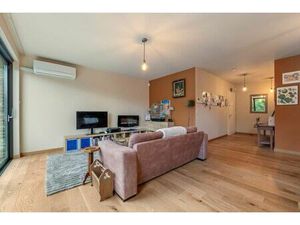 MODERN  KWALITATIEF EN LICHTRIJK APPARTEMENT MET UNIEK STUKJE DESIGN IN HARTJE TONGEREN