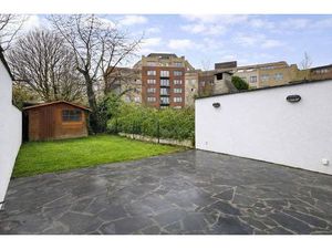 Gerenoveerde appartement van ±105m² met privéterras en tuin