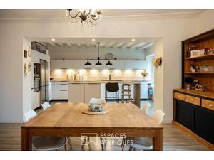 Ancien presbytère du XIXeme siècle au charme préservé