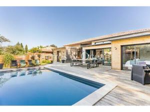 Elegante Propriete Avec Piscine A Angresse