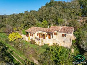 A Lacapelle entre Fumel  Monflanquin et Villereal  maison pierre environ 110 m2 habitables