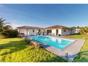 Élégante maison F3 de plain pied avec piscine et terrain clos