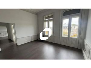 A LOUER  IMMEUBLE DE CARACTERE