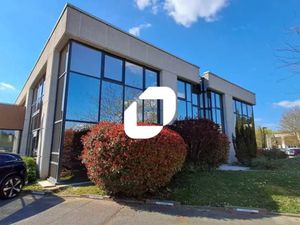 A LOUER  LOCAUX RENOVES