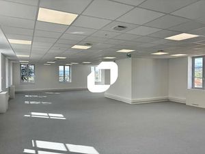 A VENDRE  Entièrement rénové - coeur de village