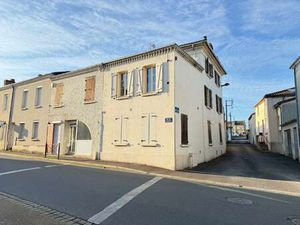 Vente Immeuble à Montrevault-sur-Evre (49110) : à vendre / 311m² Montrevault-sur-Evre