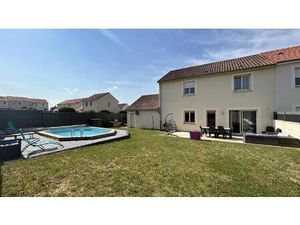 Très belle maison mitoyenne avec piscine et jardin clos 123 m2 habitables 3 chambres 1...