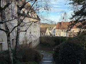 Dernier étage au cœur de Chartres F2 Bis avec parking et cave