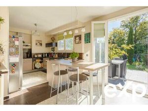 Maison spacieuse aux Richardets édifiée sur une parcelle de 9