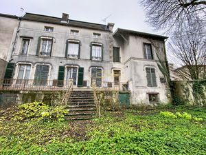 MAISON DE CARACTÈRE A FORT POTENTIEL EN PLEIN COEUR DE COMMER