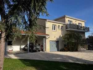 Exclusivité – villa de 160 m2 avec piscine sur parc de 1500 M2. Calme absolu !