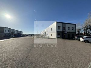 Location commerce 574 m² à Saint-Priest (69800)